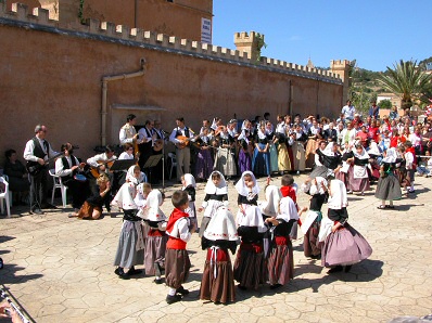 Traditional dance show by Aires d'Andratx