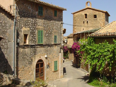 Popular architecture in Llucalcari